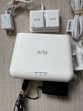 Arlo Bundle – Charger + Batteries + Extras (AS-IS)